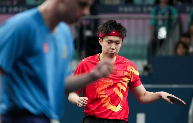 曼晚预测三门希顿会首发对阵伯恩利，梅努搭档B费首发中场